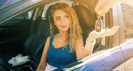 woman handing keys to valet parking attendant